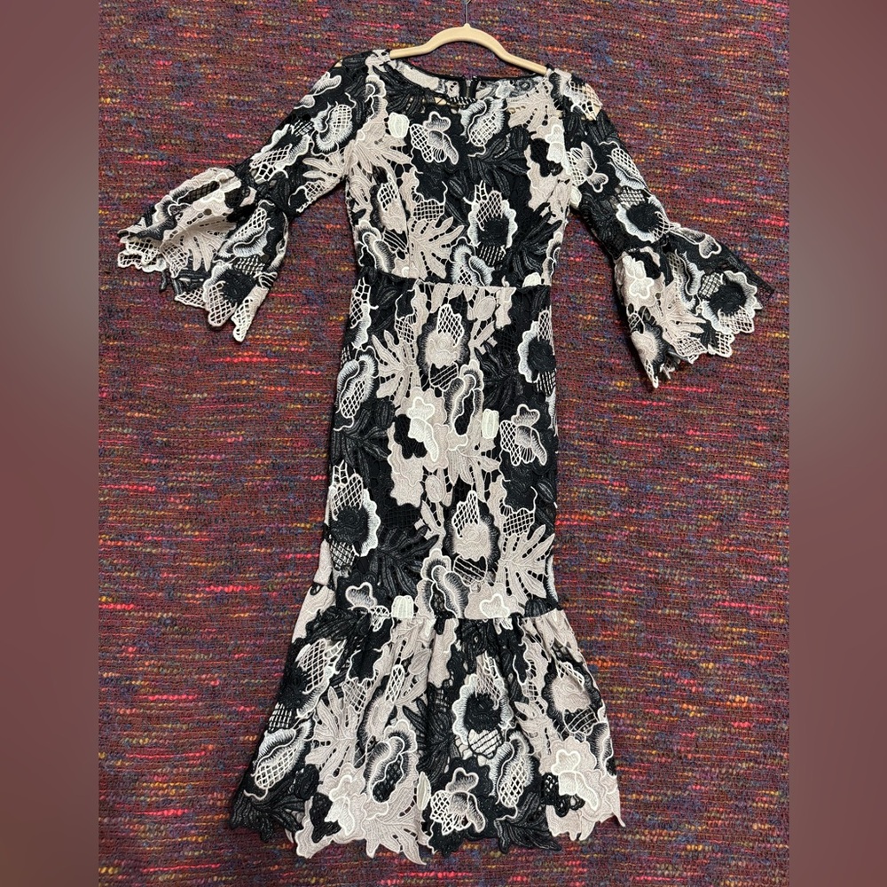 Tracy Reese Black and Cream Floral Lace Dress, size 2 like new, mermaid design